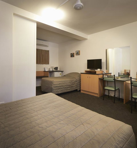 Baileys Parkside Motel By VetroBlu - Accommodation Main Beach 8