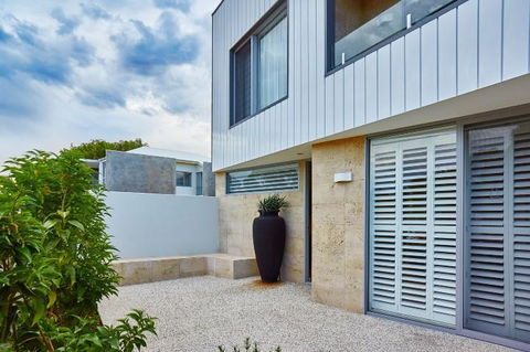The Urban Beach House - Accommodation Main Beach 18
