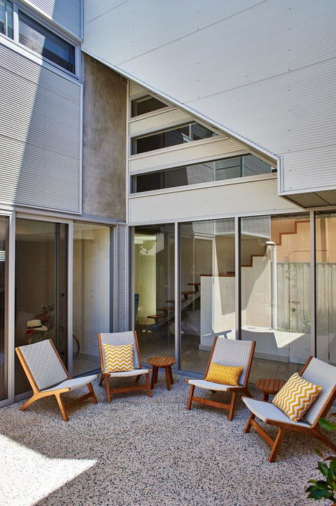 The Urban Beach House - Accommodation Main Beach 11