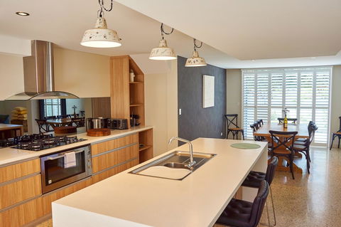 The Urban Beach House - Accommodation Main Beach 4