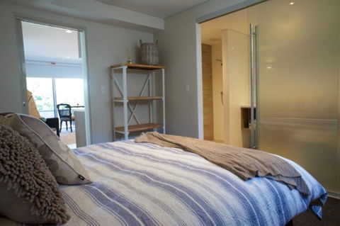 The Urban Beach House - Accommodation Main Beach 12