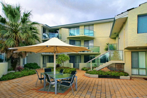 Scarborough Beach Front Resort - Shell Ten - Accommodation Main Beach 0