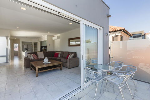 Cottesloe Beach House II - Accommodation Main Beach 12