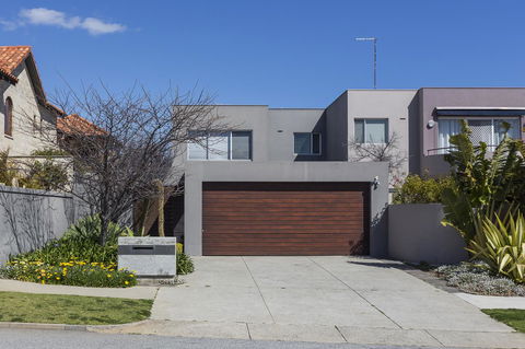 Cottesloe Beach House II - Accommodation Main Beach 26