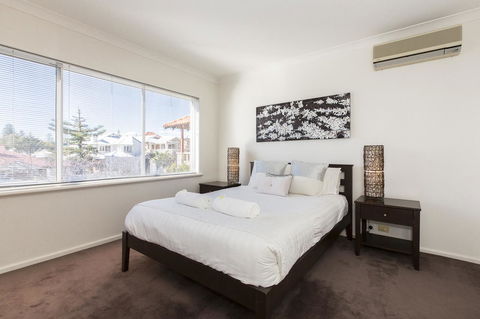 Cottesloe Beach House II - Accommodation Main Beach 14