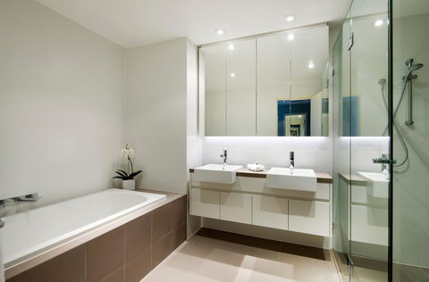Claremont Quarter Luxury Apartment - Accommodation Main Beach 7