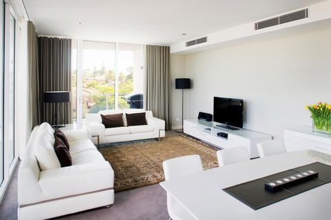 Claremont Quarter Luxury Apartment - Accommodation Main Beach 3