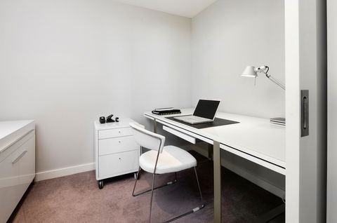 Claremont Quarter Luxury Apartment - Accommodation Main Beach 12