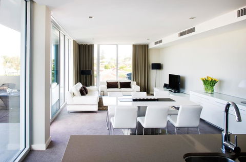 Claremont Quarter Luxury Apartment - Accommodation Main Beach 5