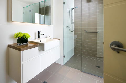 Claremont Quarter Luxury Apartment - Accommodation Main Beach 9