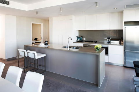 Claremont Quarter Luxury Apartment - Accommodation Main Beach 8