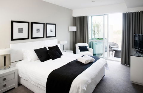 Claremont Quarter Luxury Apartment - Accommodation Main Beach 2