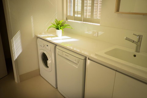 Cottesloe Artist's Beach Retreat - Accommodation Main Beach 33