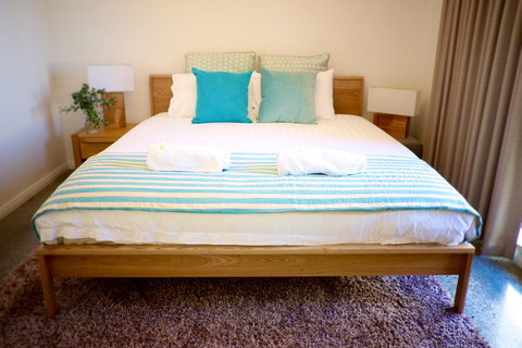 Cottesloe Artist's Beach Retreat - Accommodation Main Beach 9