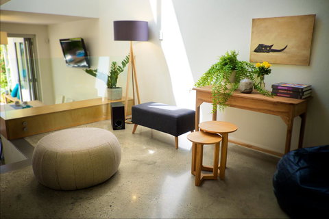 Cottesloe Artist's Beach Retreat - Accommodation Main Beach 17