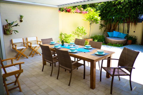 Cottesloe Artist's Beach Retreat - Accommodation Main Beach 2