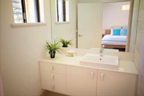 Cottesloe Artist's Beach Retreat - Accommodation Main Beach 20