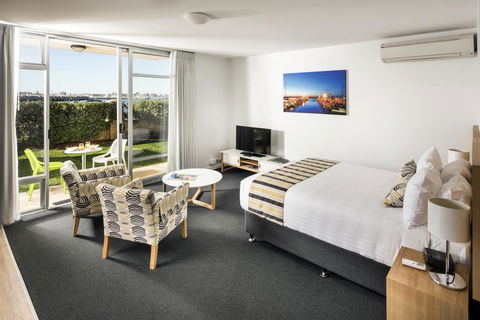 Be. Fremantle - Accommodation Main Beach 5