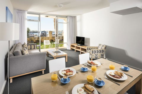 Be. Fremantle - Accommodation Main Beach 6