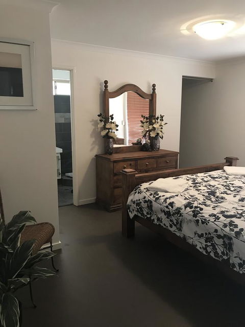Blue Lake Family Retreat - Accommodation Main Beach 7