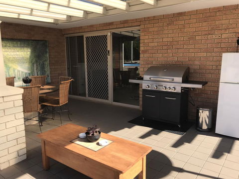 Blue Lake Family Retreat - Accommodation Main Beach 2