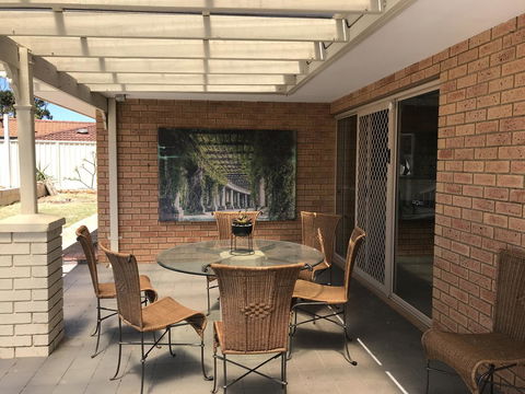 Blue Lake Family Retreat - Accommodation Main Beach 8