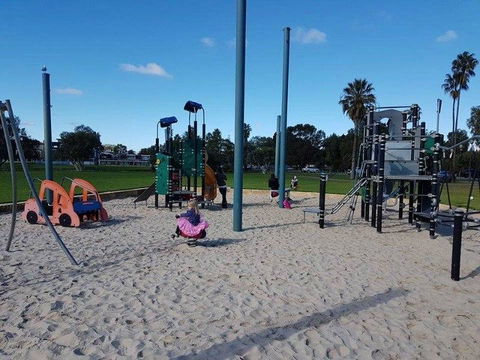 High Tor - Accommodation Main Beach 34