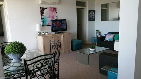 High Tor - Accommodation Main Beach 16