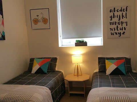High Tor - Accommodation Main Beach 6