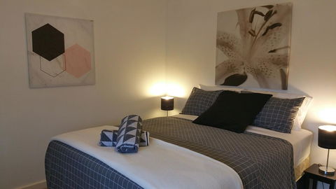 High Tor - Accommodation Main Beach 5