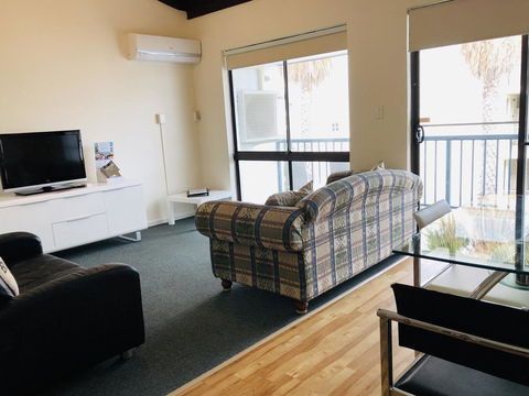 Seashore Memories - Sleeps 3 - Accommodation Main Beach 3