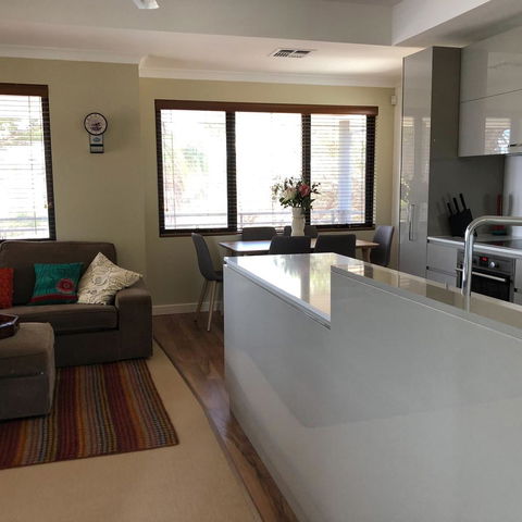 Mullaloo Beachfront Retreat - Accommodation Main Beach 4