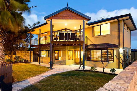 Mullaloo Beachfront Retreat - Accommodation Main Beach 0