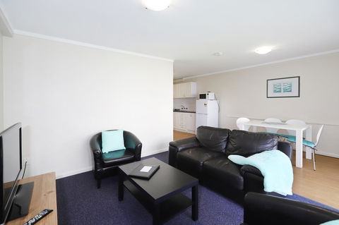 West Beach Lagoon 202 - Quiet & Ground Floor! - Accommodation Main Beach 11