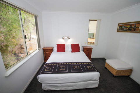 Fern Creek - Accommodation Main Beach 9