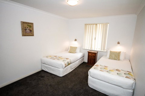 Fern Creek - Accommodation Main Beach 13