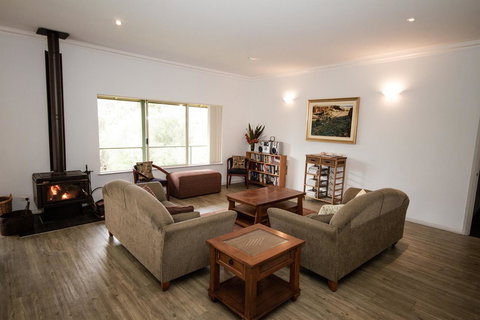Fern Creek - Accommodation Main Beach 3