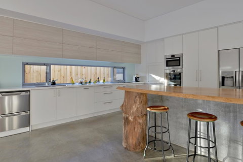 Sandpiper Retreat - Accommodation Main Beach 9