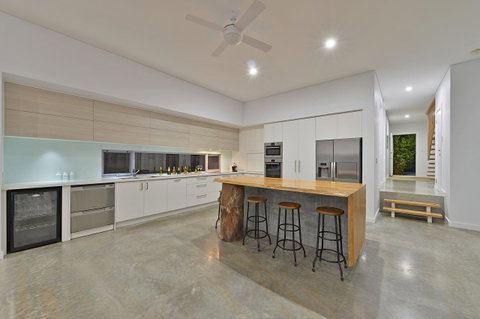 Sandpiper Retreat - Accommodation Main Beach 5
