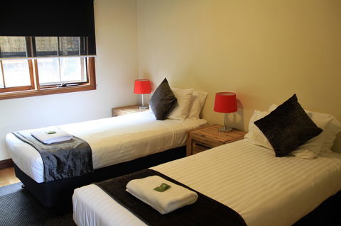 Riverglen Chalets - Accommodation Main Beach 14