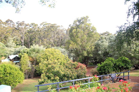 Riverglen Chalets - Accommodation Main Beach 10