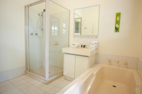 Riverglen Chalets - Accommodation Main Beach 23