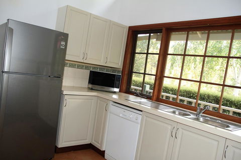 Riverglen Chalets - Accommodation Main Beach 9