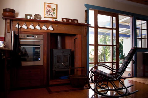 Lotti's House - Accommodation Main Beach 9