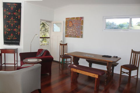 Lotti's House - Accommodation Main Beach 27