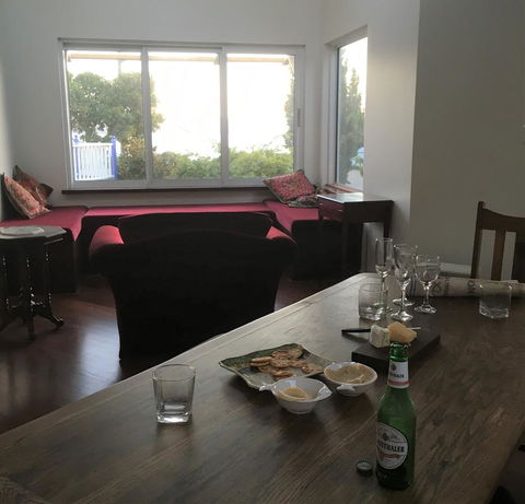 Lotti's House - Accommodation Main Beach 21