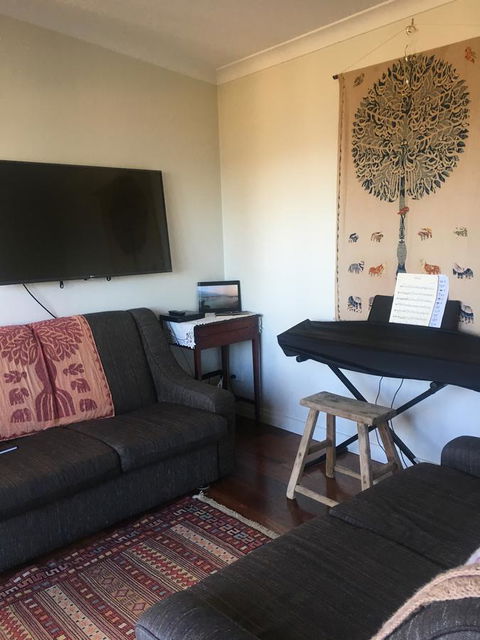 Lotti's House - Accommodation Main Beach 20