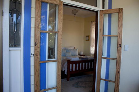 Lotti's House - Accommodation Main Beach 3