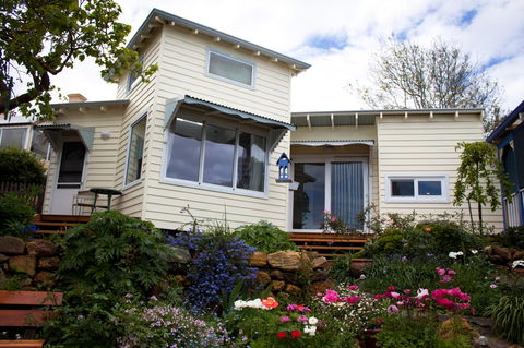 Lotti's House - Accommodation Main Beach 17