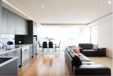 Adele's Luxury South Beach Apartment With King Bed - Accommodation Main Beach 1